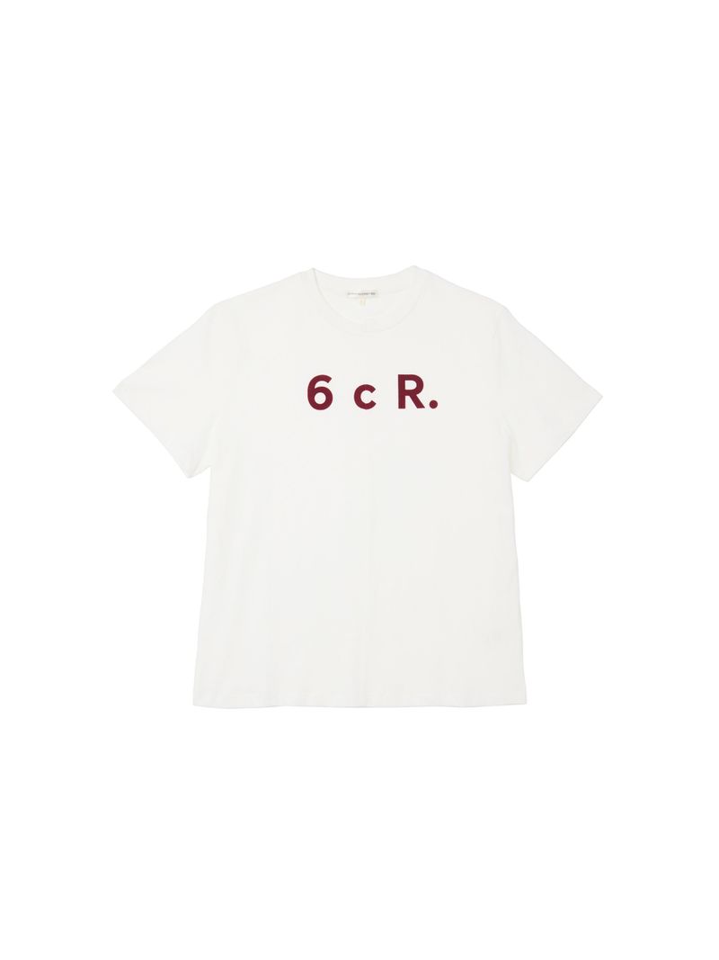 6CRAYON(シックスクレヨン)の「6CRAYON White Box Fit T-Shirt with Offset Spliced Neckline & Classic Flock Print(red logo)(Tops)」