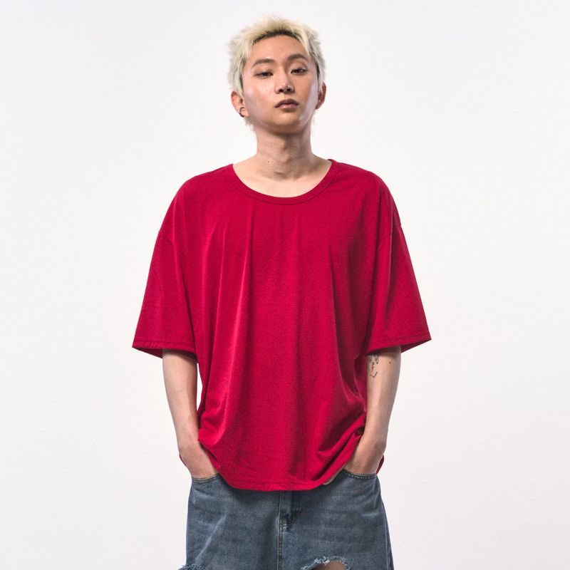 C Wear by the Genius(シーウェア バイザジーニアス)の「OVERSIZED SILKET SCOOP NECK T-SHIRT RED(Tops)」