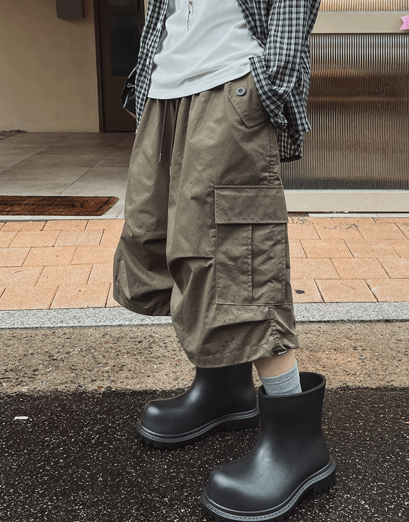 2PLAN（ツープラン）の「Bulky pintuck cargo Bermuda pants（Pants）」