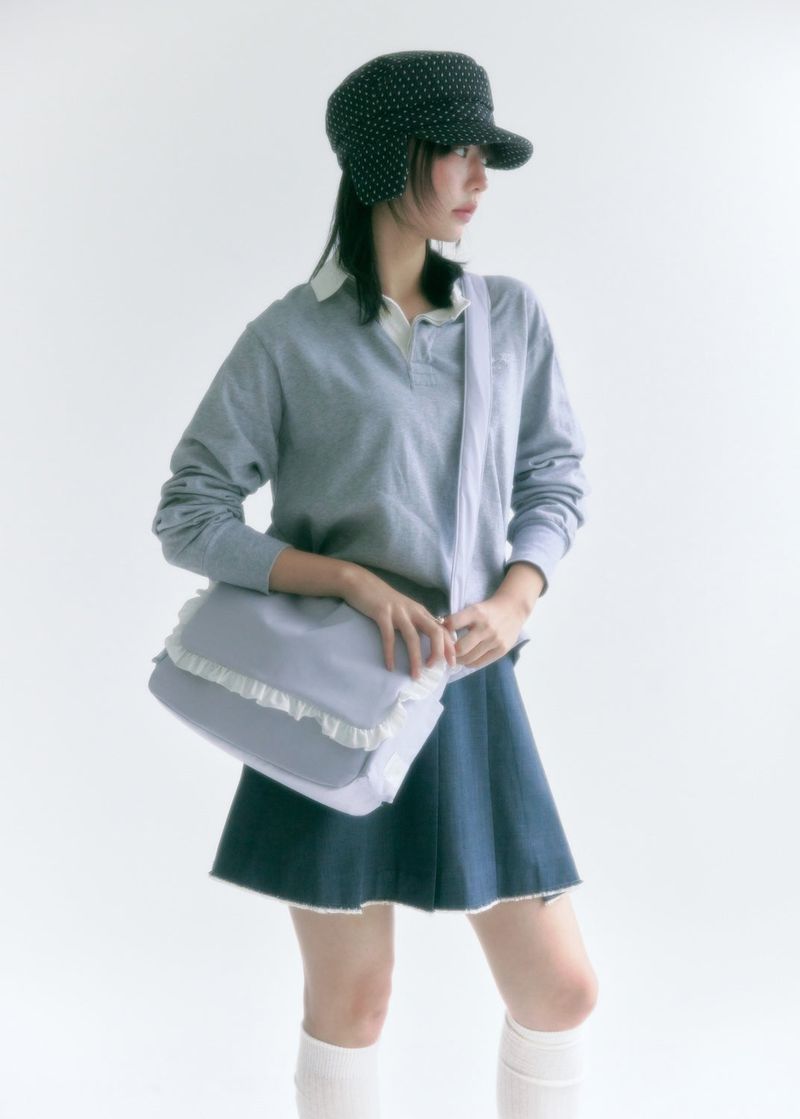 poie（ポイエ）の「フリルメッセンジャーバッグ (light grey)（バッグ）」