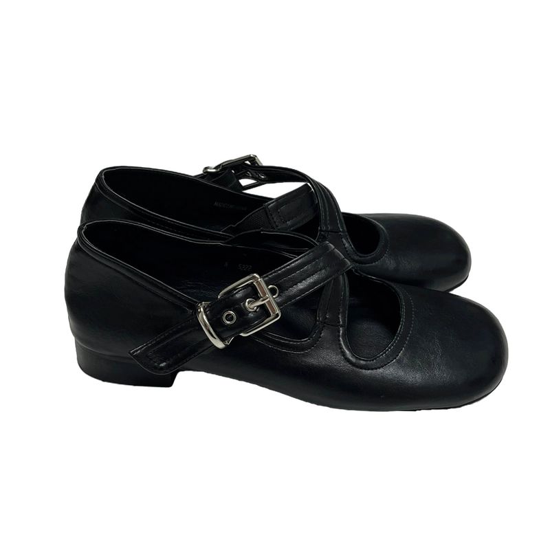 Cross strap shoes