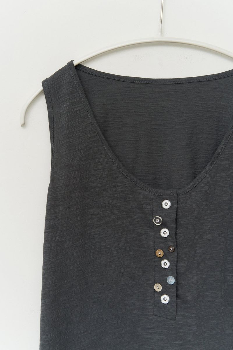 (W) Lodge Button Sleevless