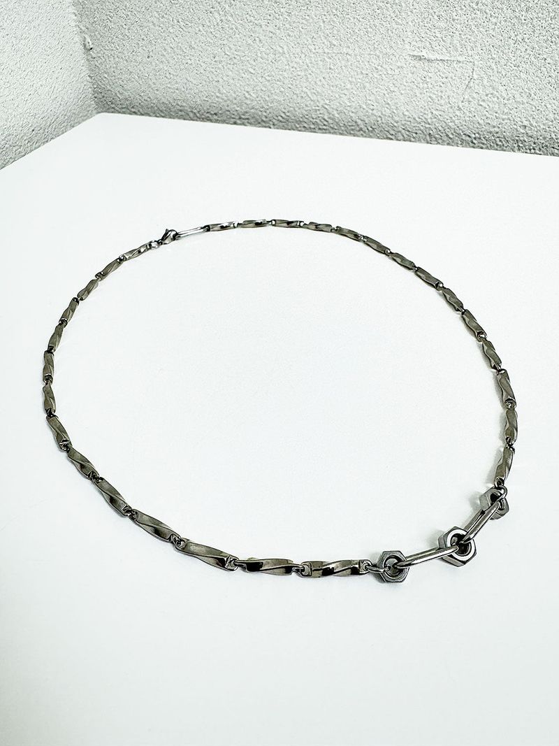 Nut chain necklace