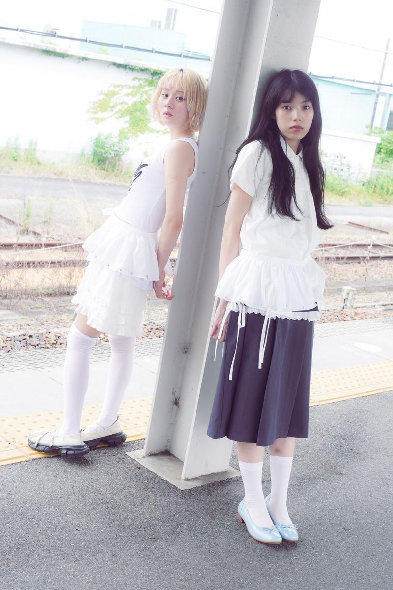 apron frill skirt