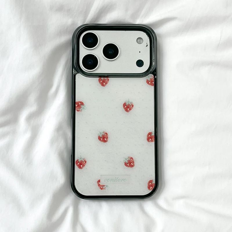 venitore（ヴェニトー）の「[MADE][マグセーフグラスバンパーケース]ストロベリー刺繍ニットケース レッド（スマホグッズ/小物）」