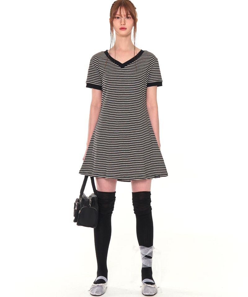 ZIZEMUSEUM（ジゼミュージアム）の「V NECK STRIPE OPS (GRAY)（Dresses）」