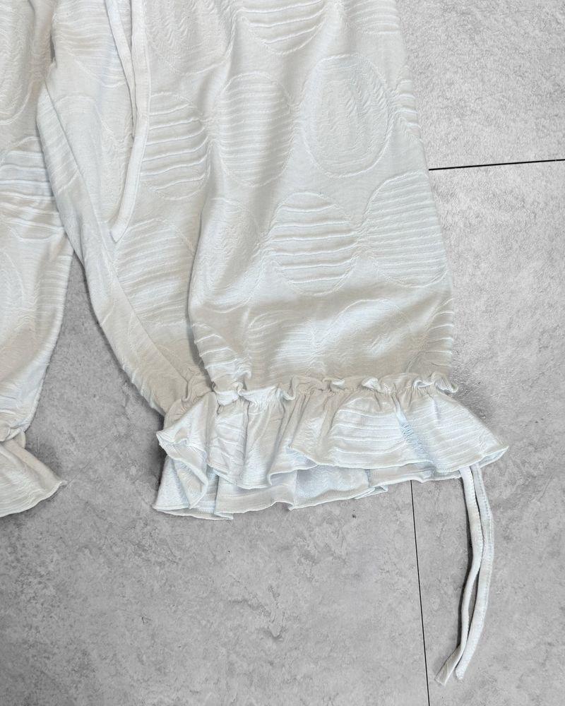 BUBBLE FRILL CAPRI PANTS