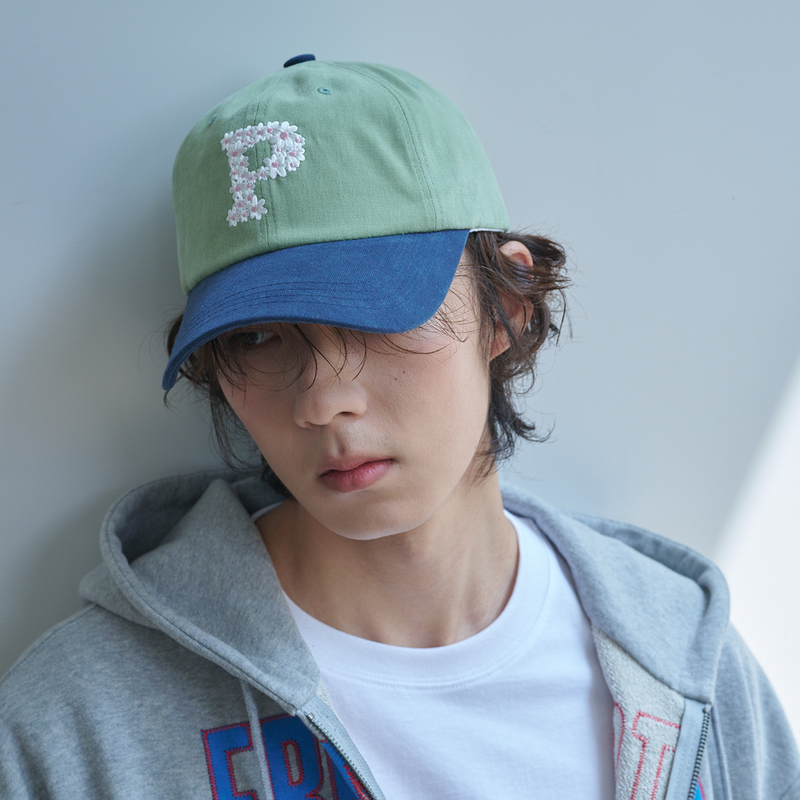 ALLINCOMPLETE（オールインコンプリート）の「フローラル Pロゴ ボールキャップ(Navy & Olive)（帽子）」