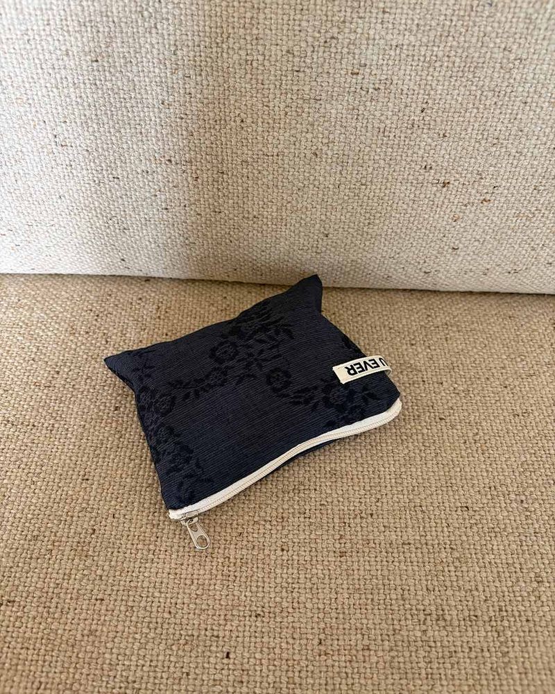 Linen floral flat pouch - navy , S size