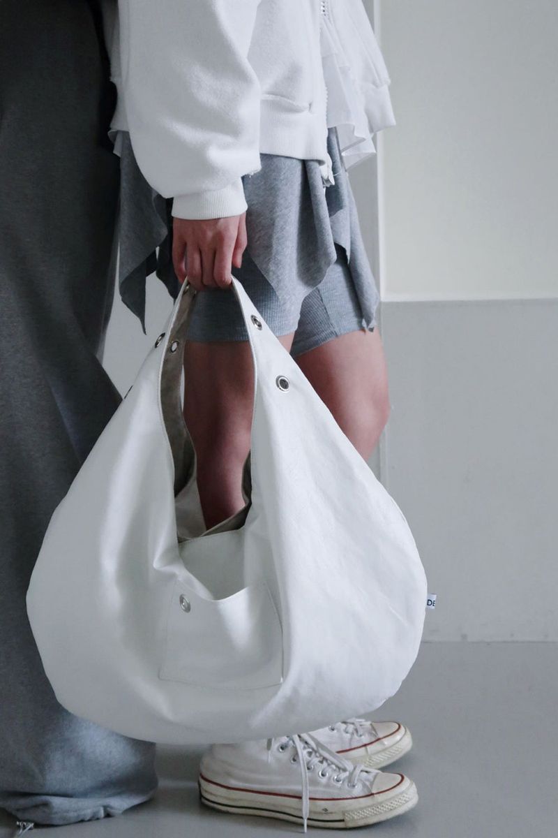 DEPC（デプク）の「EYELET LEATHER BAG - LARGE (WHITE)（Bags）」
