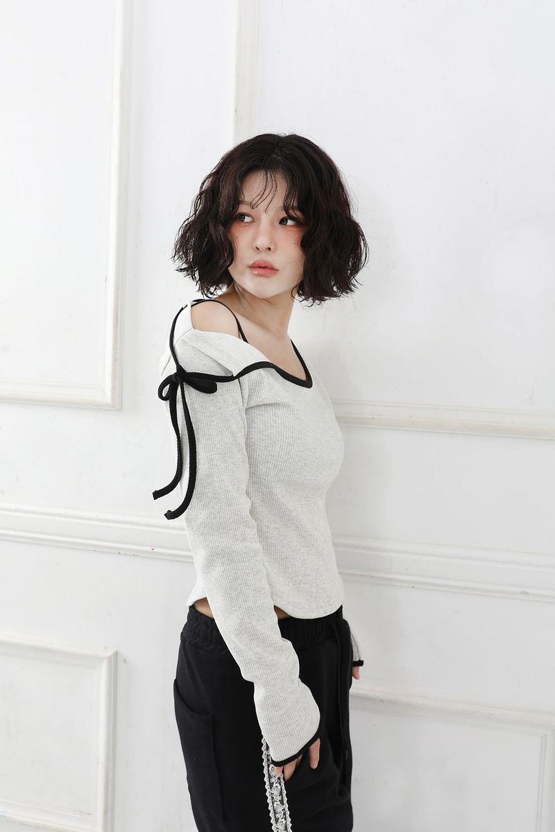 cattline（カトリーヌ）の「Contrast Ribbon T-shirt（Tops）」