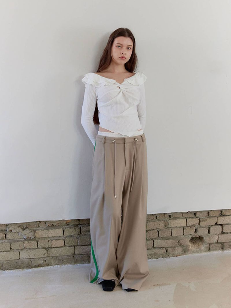 MOIFAIRE(モイフェア)の「DOUBLE STRAP PANTS / BEIGE(Pants)」