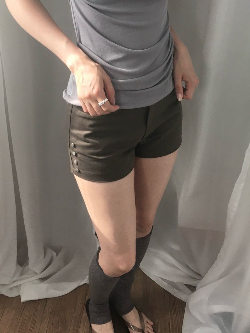 moroi(モロイ)の「フラットスタッドショーツ(パンツ)」