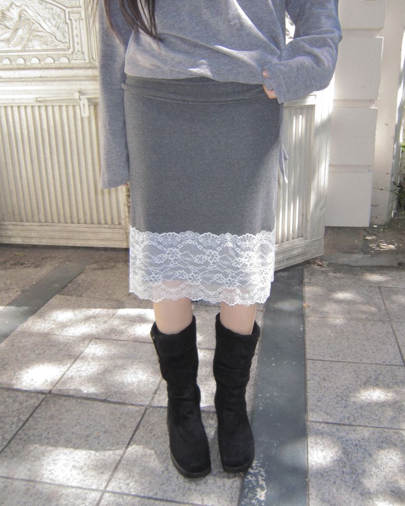Dyoen Lace Midi Skirt