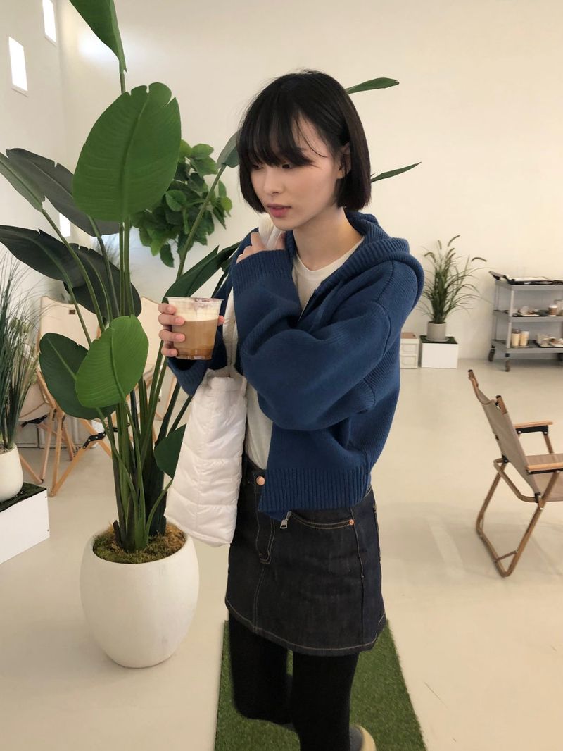 Chewy sweater hood zip up