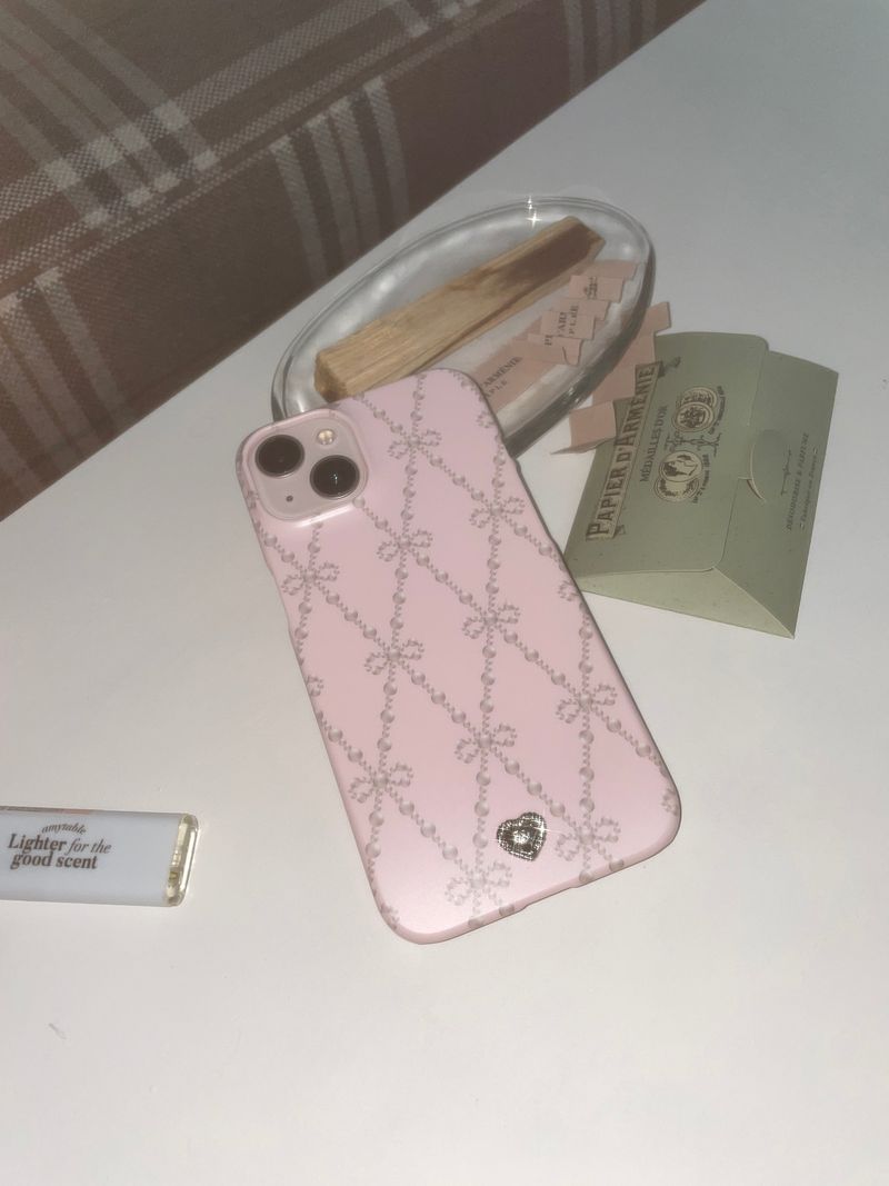 atta（アッタ）の「Hold me tight (Pink/Hard) phone-case（Smartphone Accessories）」