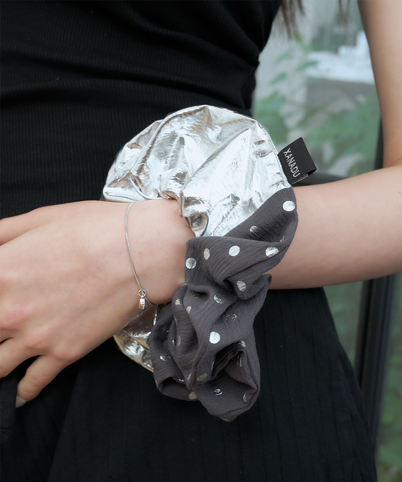XANADU（ジェナドゥ）の「HALF DOT SCRUNCHIE（Hair Accessories）」