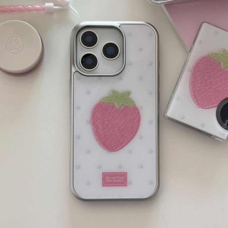 your emotions（ユアーイモーション）の「(+MagSafe)ストロベリーケース（スマホグッズ/小物）」