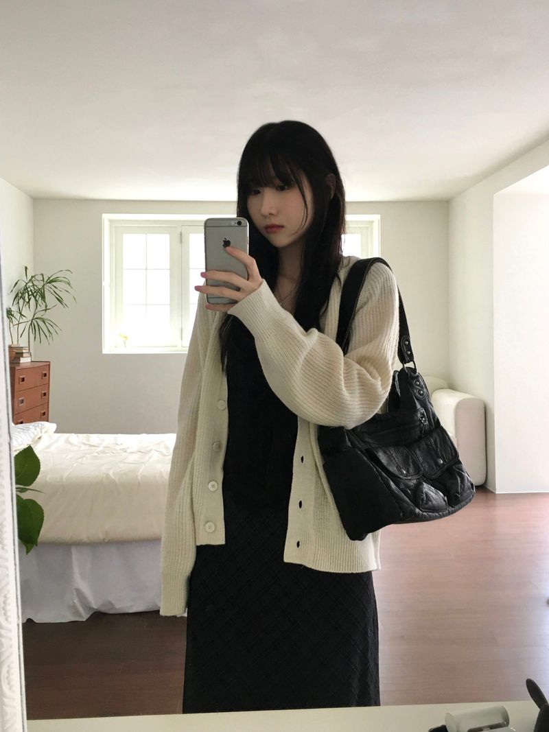V-knit cardigan (2 colors)
