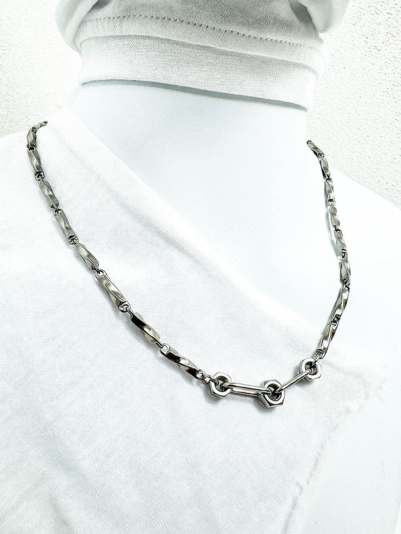 Nut chain necklace