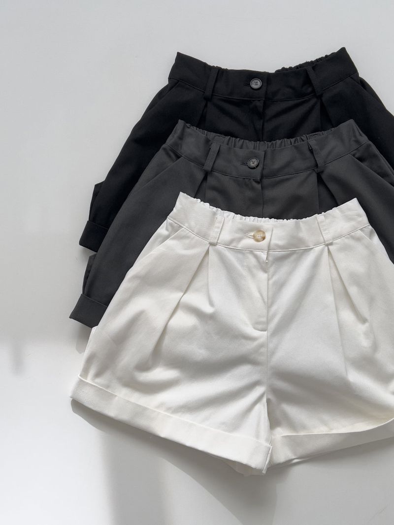 Pleated Cabra Shorts