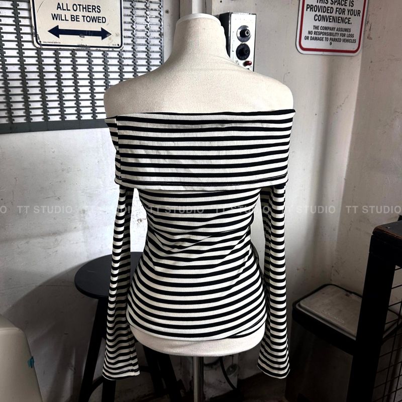 Stripe off-shoulder T