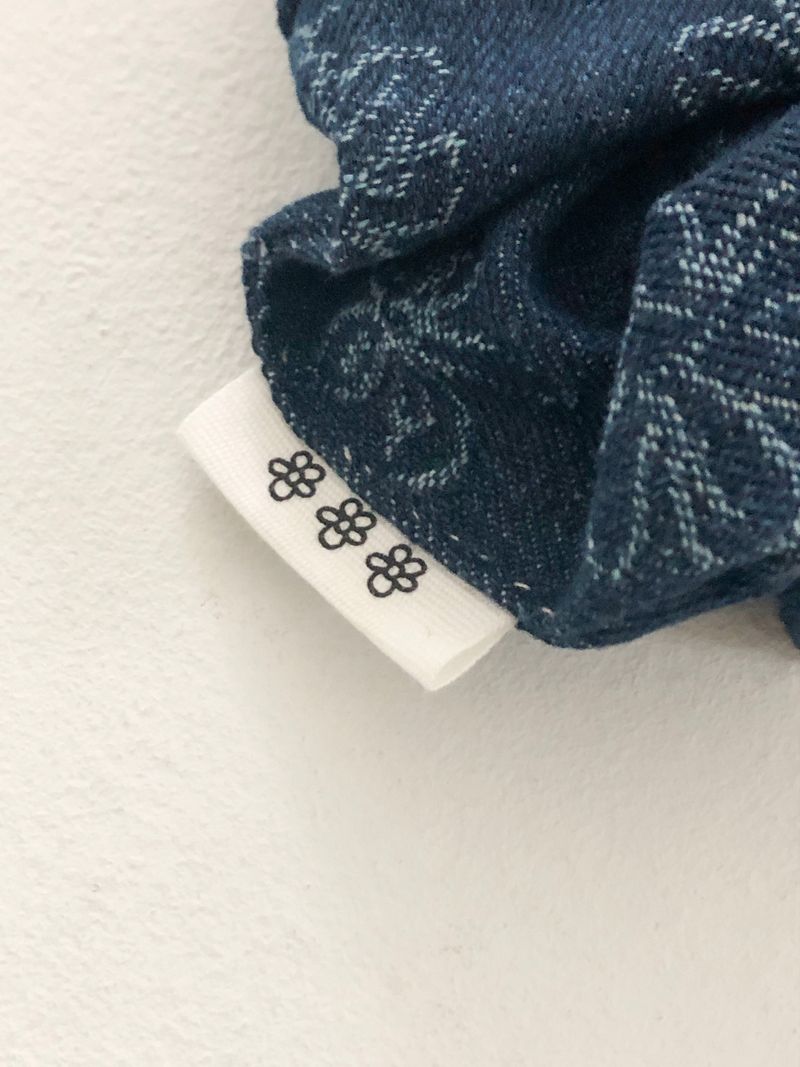 Flower denim scrunchie (Blue)