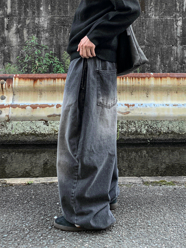 WHAT A LOOK（ワット ア ルック）の「Side tuck big wide balloon denim（Pants）」