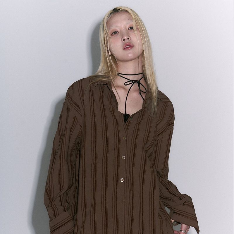 GYEOL（ギョル）の「ストライプオーバーサイズシャツ [Brown]（トップス）」