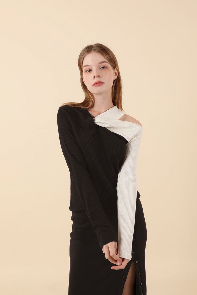 Twist Off Shoulder T-shirt Black