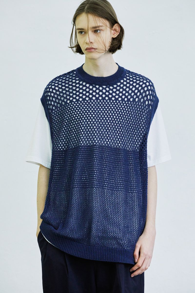 gradation punching knit vest navy