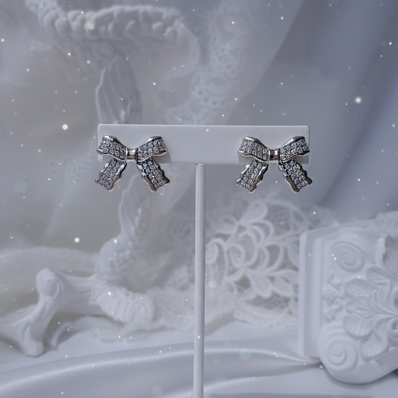aimelbie（アイメルビー）の「[IVE Leeseo Necklace] Delicate Bow Piercing - Silver Color（Accessories）」