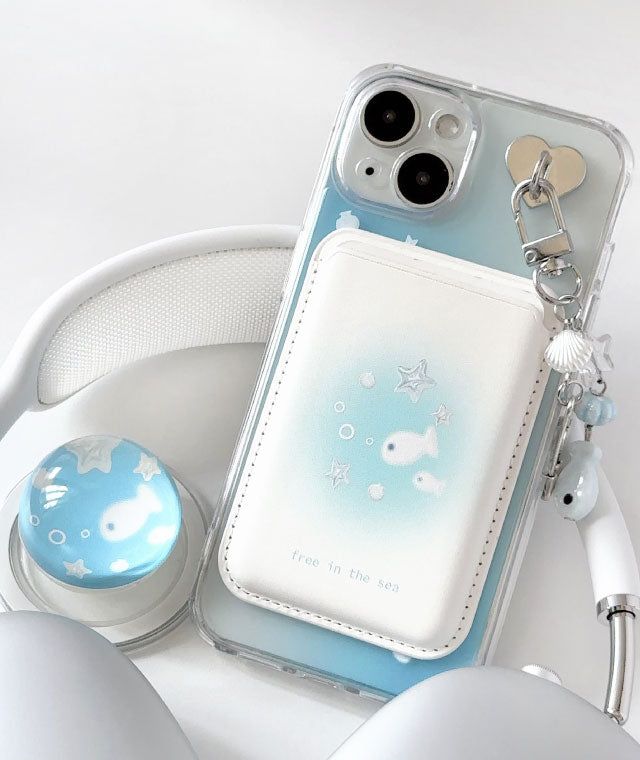 Nineteenfriday（ナインティーンフライデー）の「Blue Summer Fish Star Magsafe Phone Grip + Card Pocket Case Key Charms SET（Smartphone Accessories）」