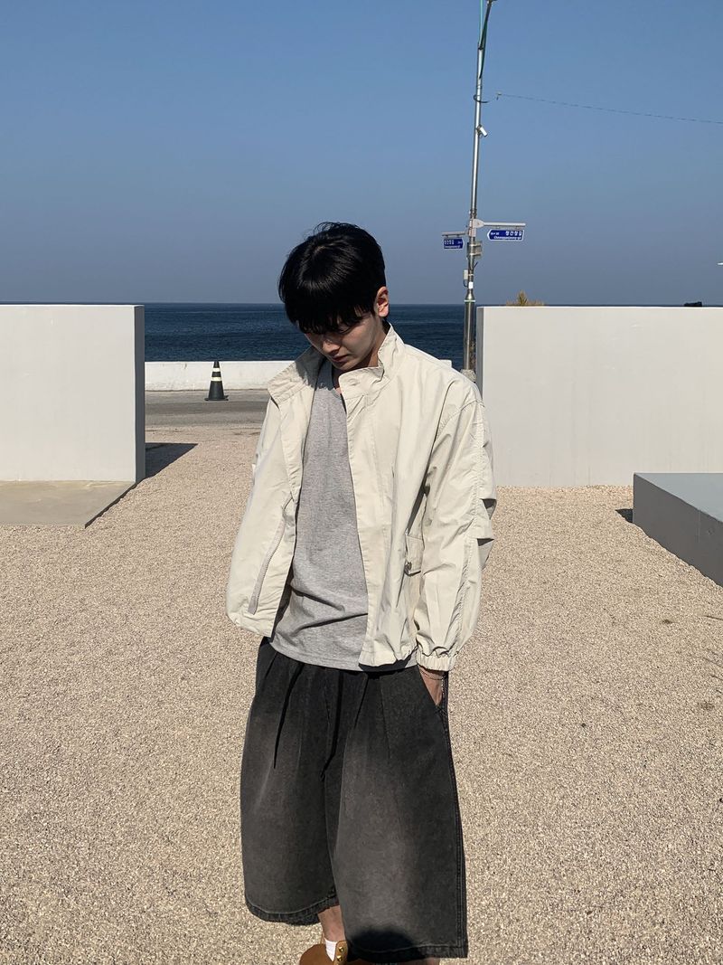 Hidden button windbreaker