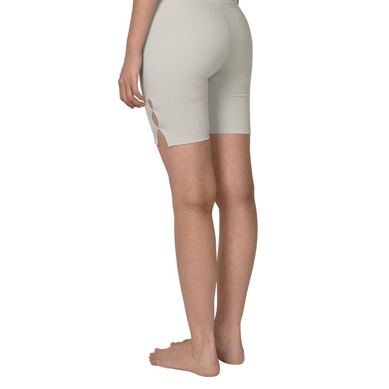 WHILE（ワイル）の「WAVE HALF LEGGINGS - ASH GREY（Pants）」