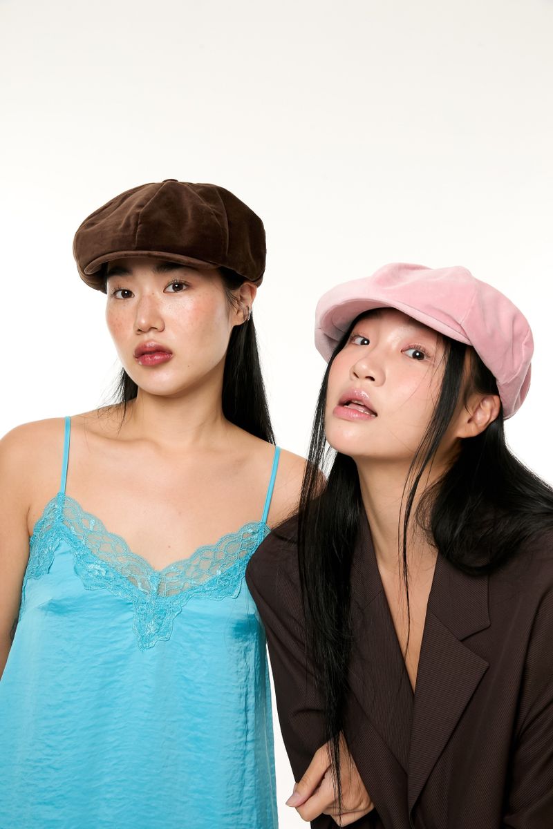 VELVET NEWSBOY CAP / PINK