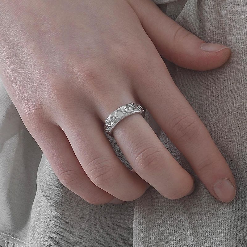 Bold lace heart open ring