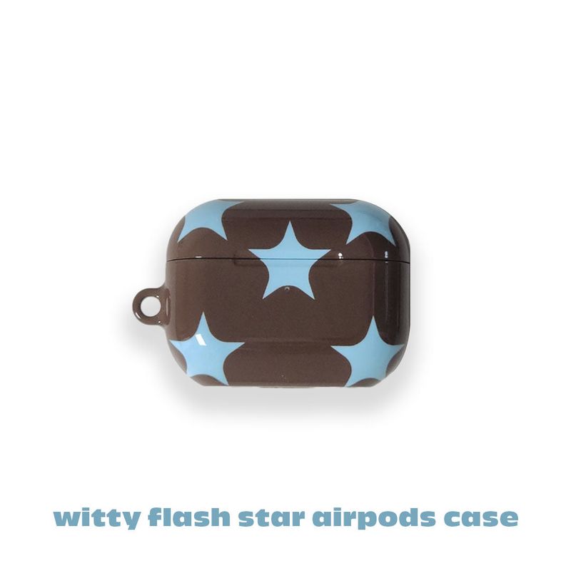 witty（ウィッティー）の「wittyフラッシュスターエアポッズケース (brown+skyblue)（スマホグッズ/小物）」