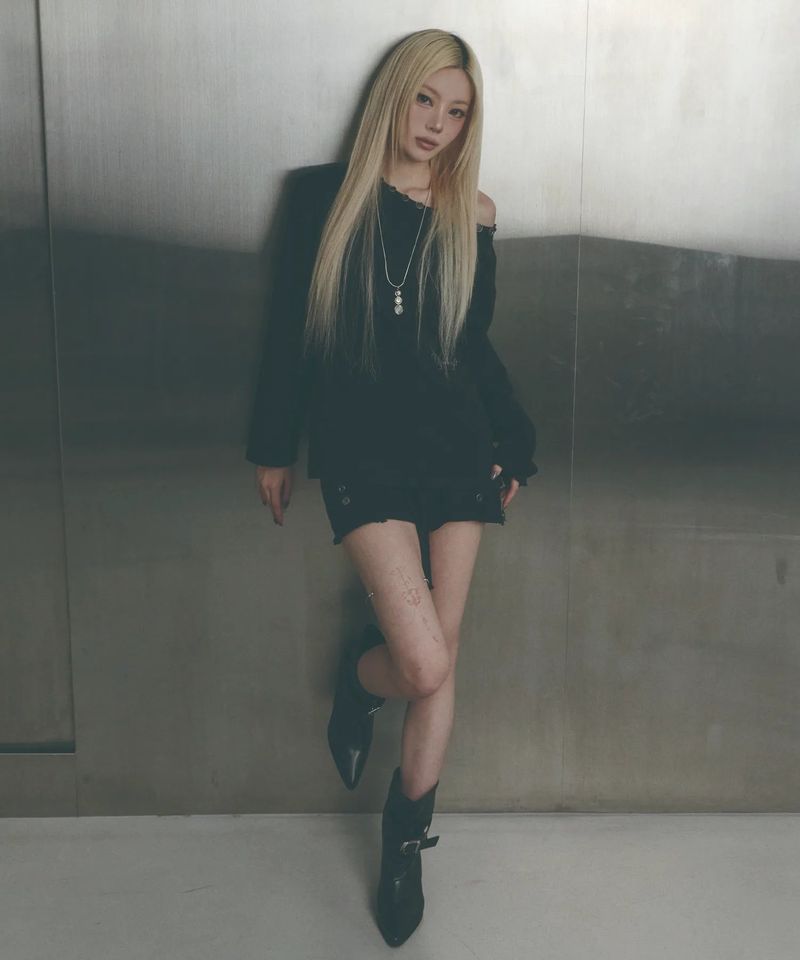 Button One-Shoulder Long Sleeve [Black]