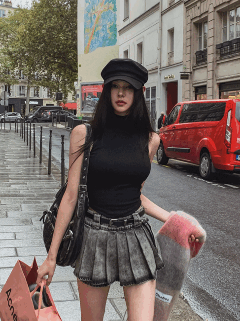 ULAN（ユレン）の「Perry Ribbed Half Turtleneck Sleeveless (With Cup)（Tops）」