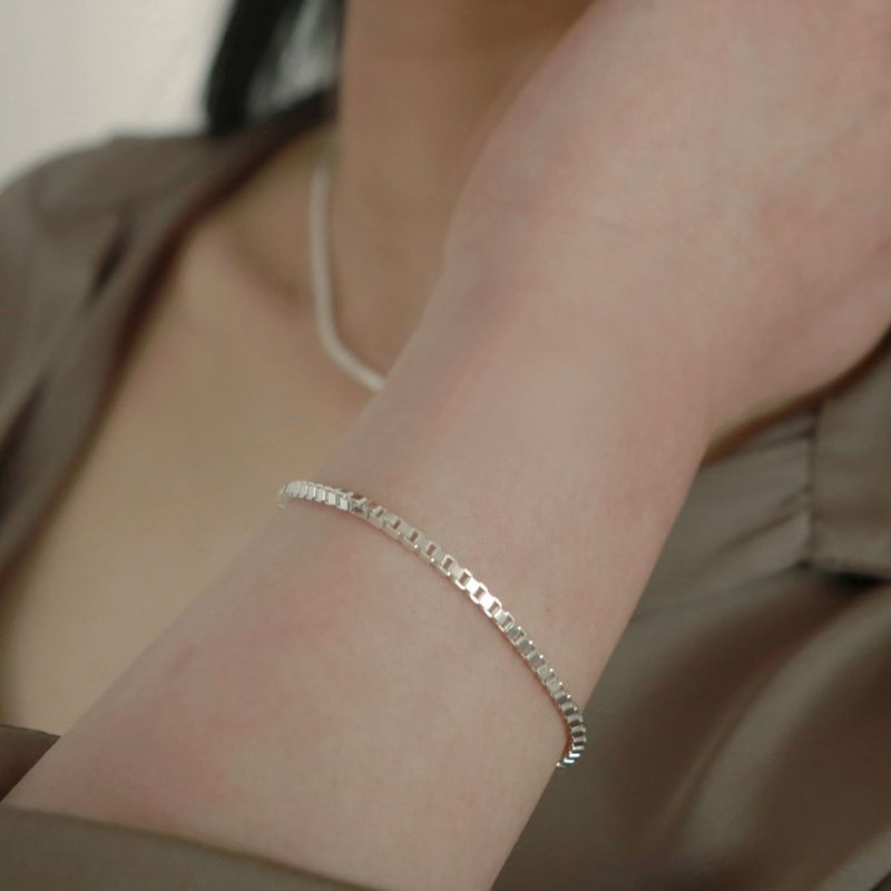 Less is more（レスイズモア）の「シルバーボクシーブレスレット（アクセサリー）」