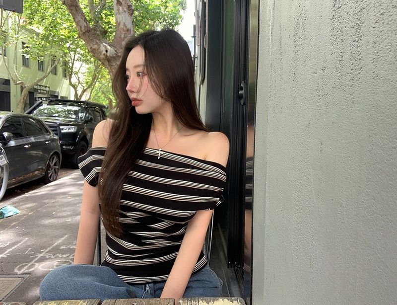 [ORIGINAL] Cree striped off-shoulder T-shirt