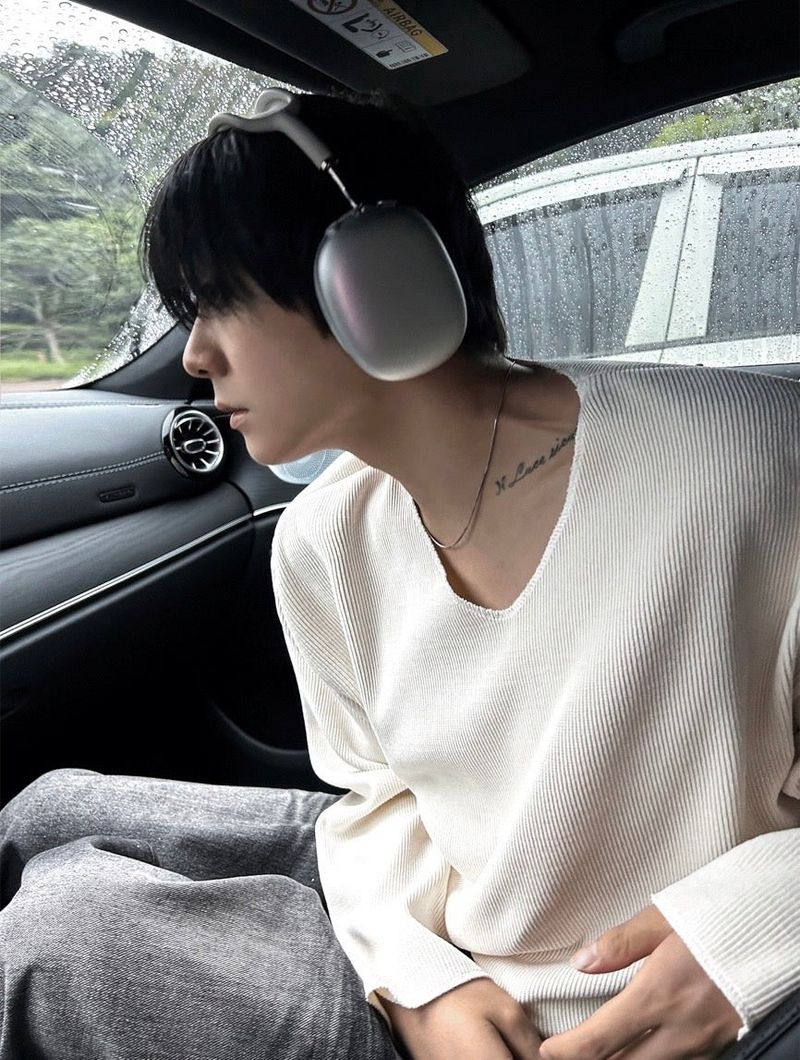 Breen V-Neck Deck Knitwear