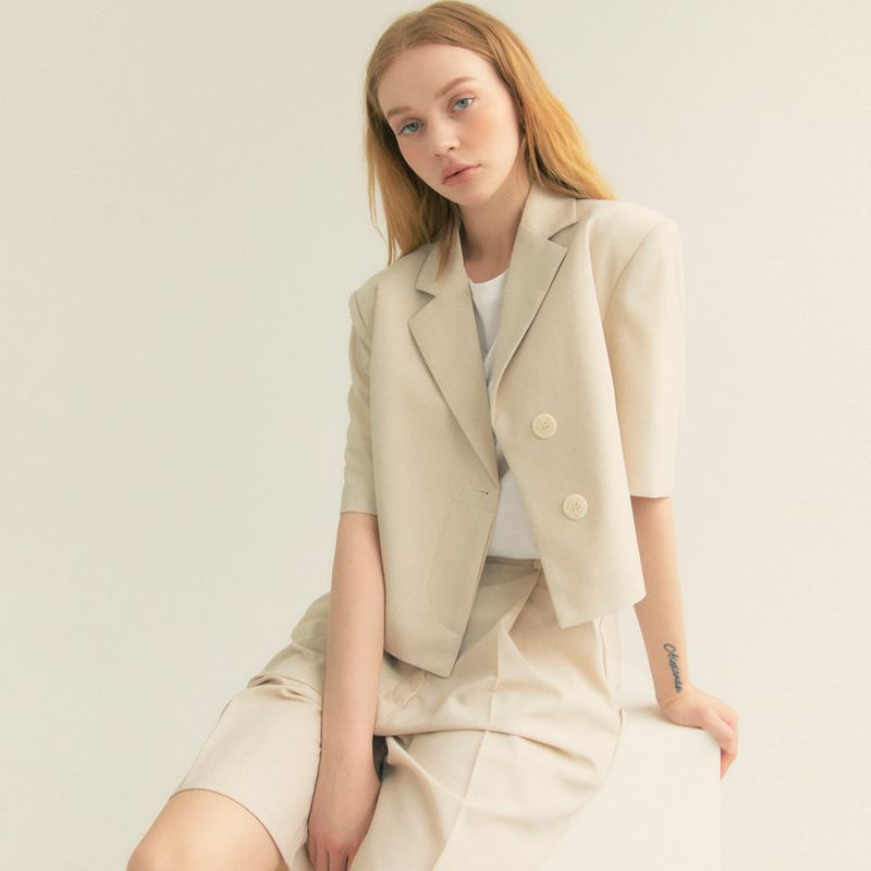 FREIHEIT(フライハイト)の「Crop Unbal Half Sleeve Jacket (Ivory)(Jackets/Outerwear)」