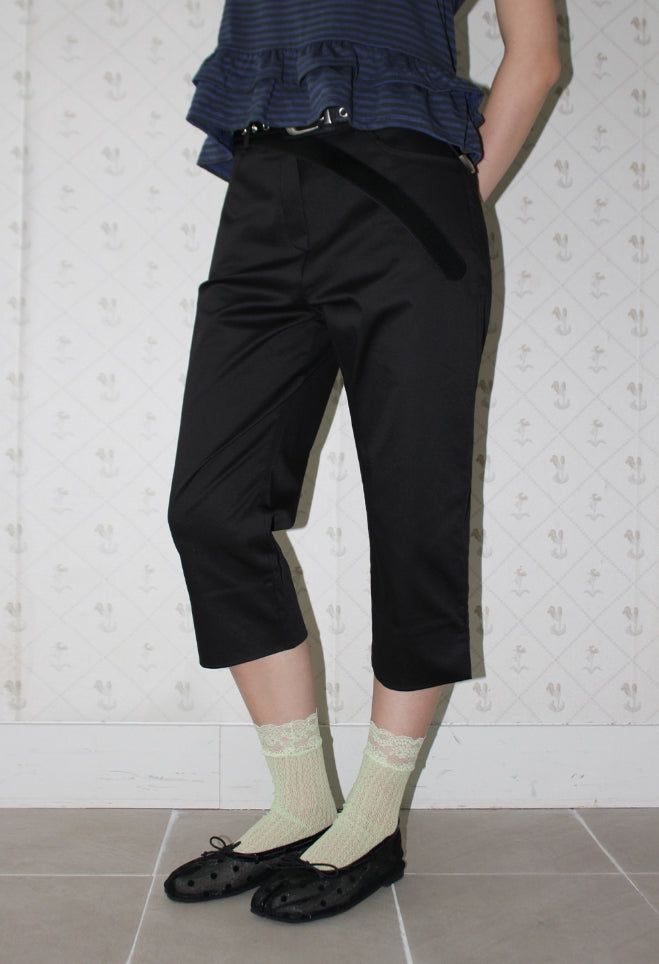 AAKE(アケ)の「SLIT CAPRI PANTS(Pants)」