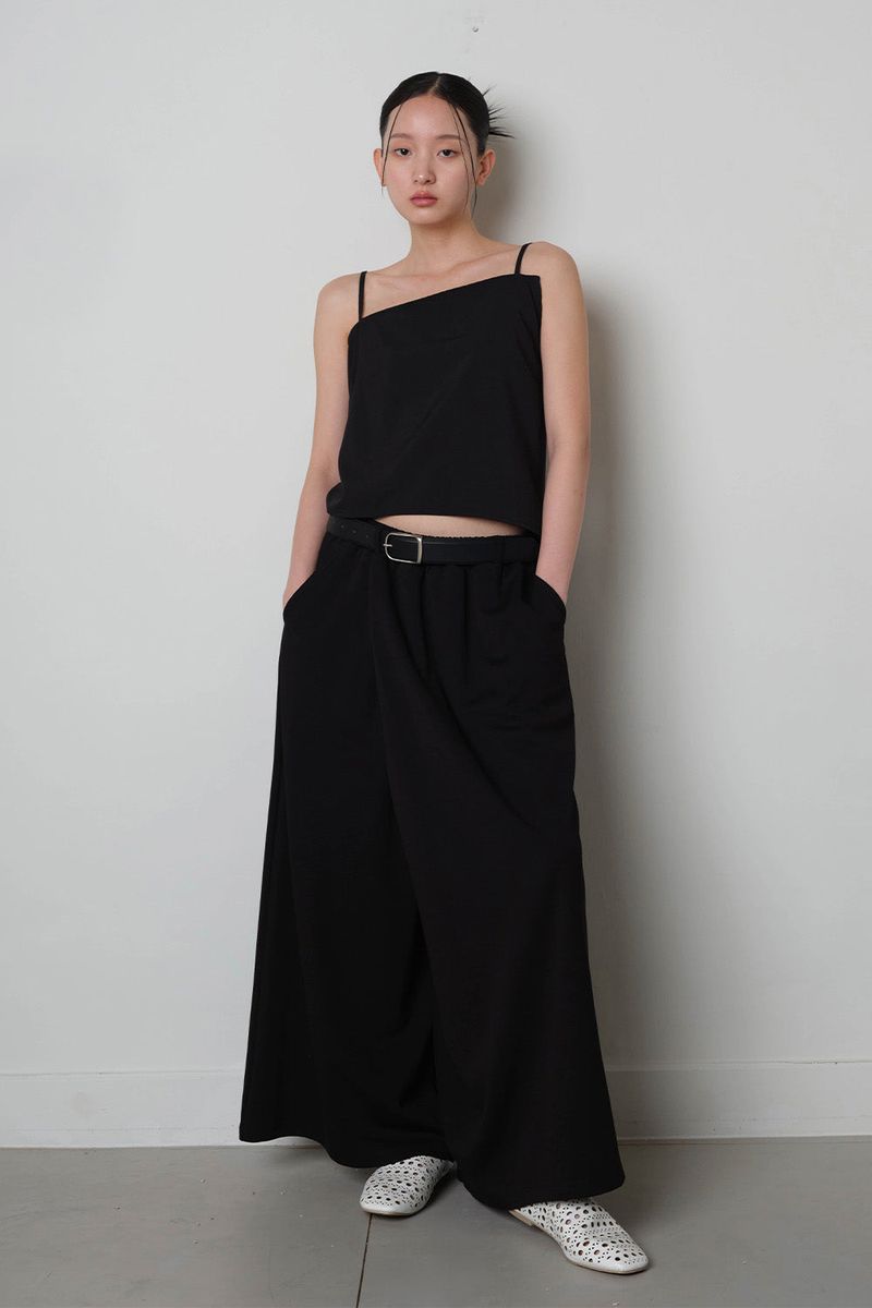 Oblique Neck Sleeveless_Black