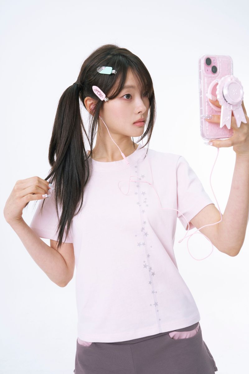 Innermuseum（インナーミュージアム）の「ドントビーブルーグリッターTシャツ (PALE PINK)（トップス）」