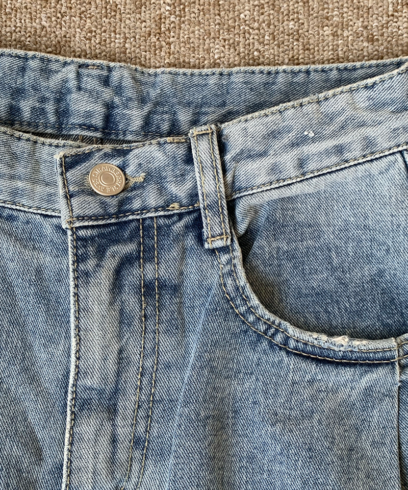 one-pintuck hip pants