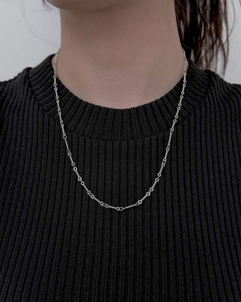 Piercing bar link necklace
