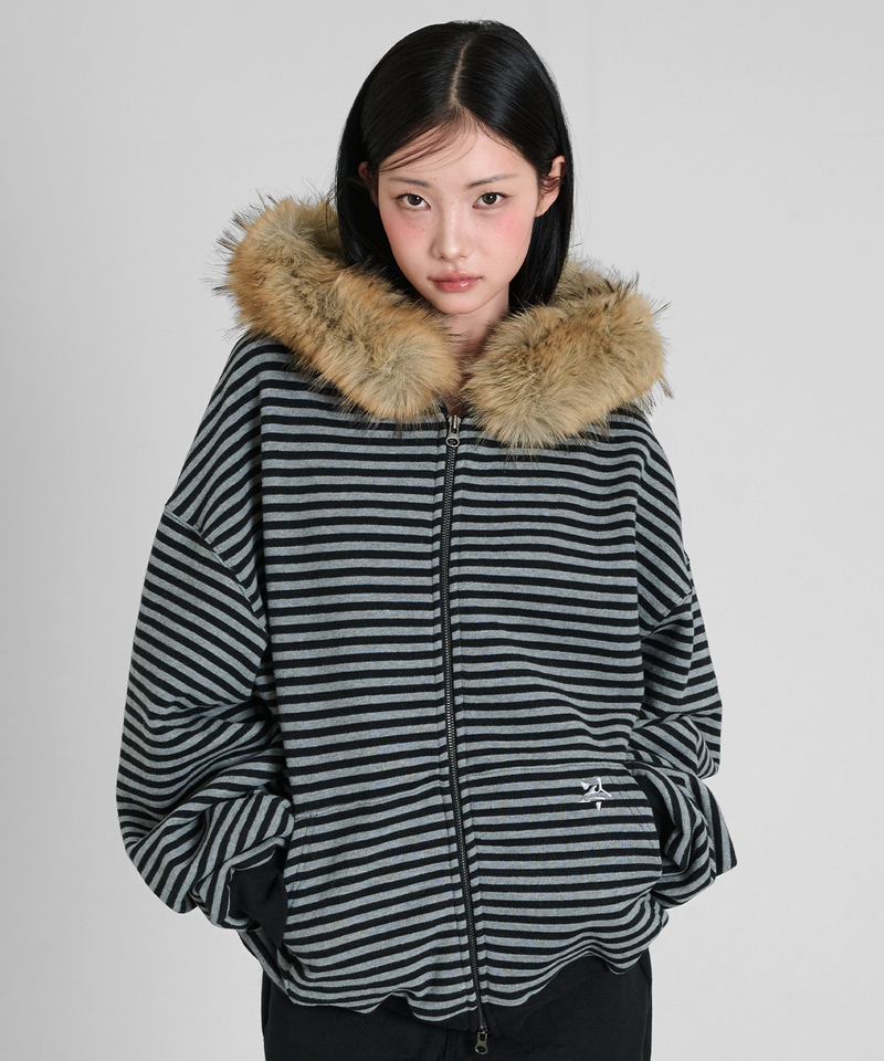 ITZAVIBE（イッザバイブ）の「STRIPE WINGS FUR HOODIE ZIP-UP（Tops）」
